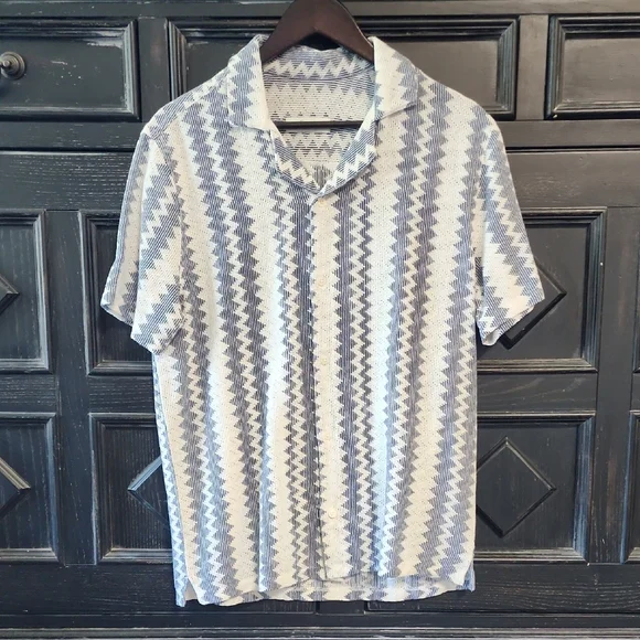 Hollister Men's Navy and White Zigzag Shirt - Picture 1 of 1